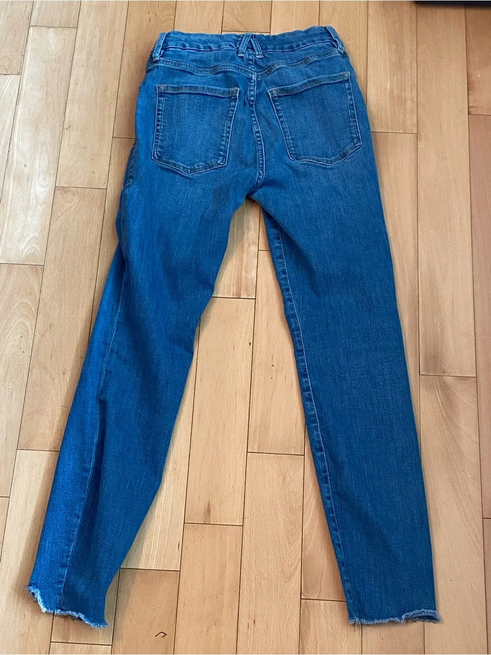 Good American Good Legs Crop Raw Hem Skinny Jeans Size 6/28 Medium Wash Stretch